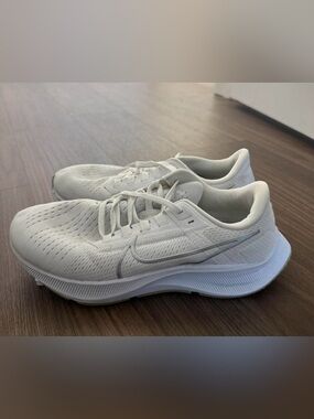 Nike Pegasus 38 Size 7
